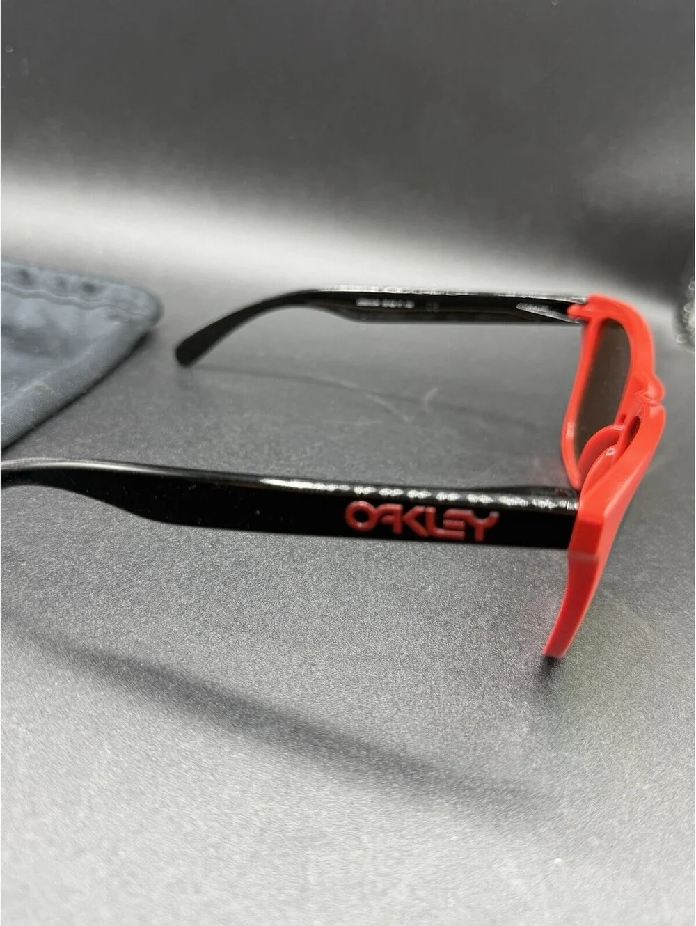 Oakley Frogskin Heritage Red-Black w/Fire Iridium Lenses OO9013-34